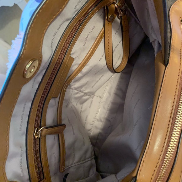 Michael Kors purse - Picture 3 of 8